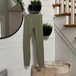 lululemon green aligns size 4 high rise